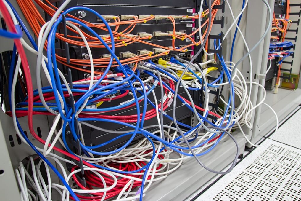 met een metal stud wand kabels wegwerken - planeka